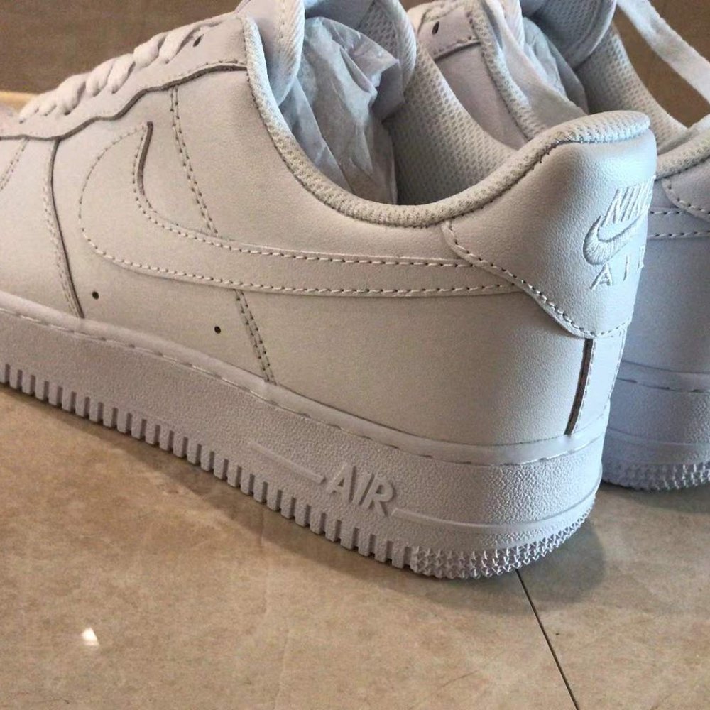 Size 8.5 - Nike Air Force 1 Low ‘07 Triple White Sneaker 315122-111. no box - Picture 5 of 7